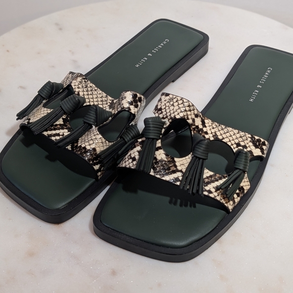 Charles & Keith Black and Cream Slide Sandals - Picture 1 of 6